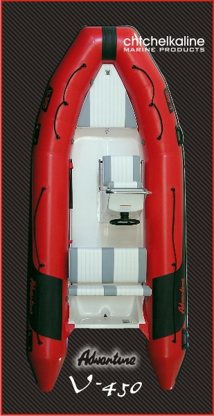 Půdorys člunu Adventure V-450 ve výbavě Luxury