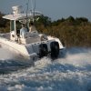 V nabídce najdete tři verze lodního motoru F150. Kromě konvenční L-dlouhé nohy také dvě verze s XL-nohou, jedna z toho s opačnou rotací vrtule pro párovou instalaci.