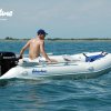 Nafukovací člun Adventure M-360(B) s lodním motorem Mercury o výkonu 15 koní v jízdě ve skluzu