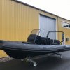 Nafukovací člun RIB s laminátovým kýlem - Adventure V-650 HD ve výbavě CRUISE, design MY2020, provedení Carbon Black