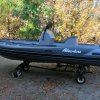 Vyloženě pracovní verze člunu RIB Adventure V-585 PROFI s konzolou řízení SL-2H a Driver's Deck vertikální opěrkou SLS-4