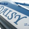 Nafukovací člun RIB V-500 s laminátovým kýlem - možnost customizovaného polepu nápisů a evidenčních čísel. Více informací zde: http://prislusenstvi.motorboat.cz/nafukovaci-cluny/80-Evidencni-cislo-PVC/