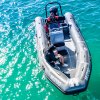 Nafukovací člun s laminátovým kýlem RIB Adventure V-585 Heavy Duty ve výbavě Cruise