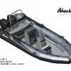 Balíček volitelné výbavy na člunu Adventure V-610 v podobě sklápěcí konzoly řízení SL-1, vertikální sedačky kapitána SLS-4 a oblíbené trojité sedačky SLS-5SL se zabudovaným nerezovým rámem pro poziční světla a vrcholové bílé světlo