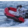 Přídní polstrování a laminátové kotevní plato na přídi s rolnou a vazákem jsou součástí volitelné výbavy, stejně jako odolnější provedení Evolution nebo Professional