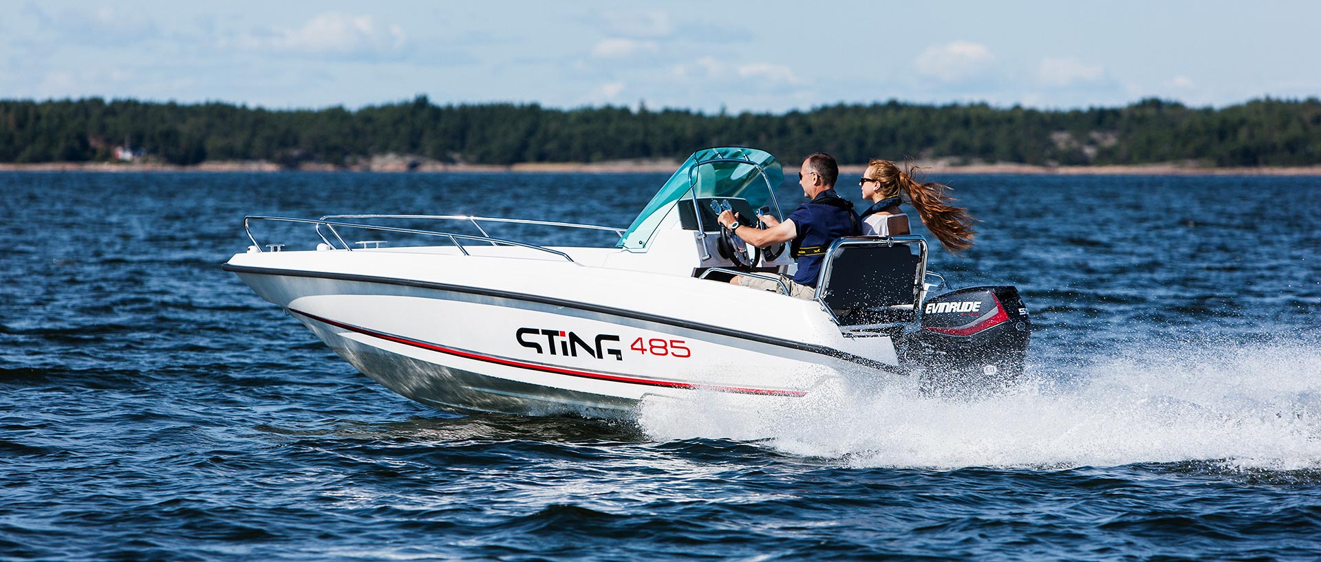 Ideální motorový člun na dovolenou na moři - STiNG 485 s lodním motorem Evinrude E-TEC E60 DPGL