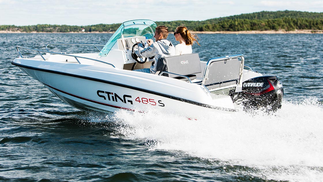 Ideální motorový člun na dovolenou na moři, STiNG 485S s lodním motorem Evinrude E-TEC E60 DPGL
