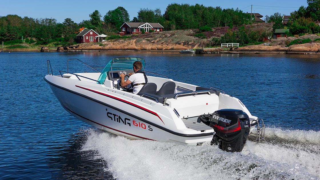 Dokonalý motorový člun na dovolenou na moři, STiNG 610S s lodním motorem Evinrude E-TEC E115 DSL | Ilustrační foto s volitelnou výbavou